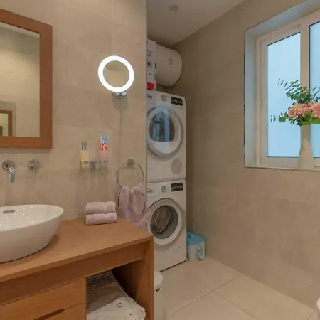 My Sanctuary: Incl Breakfast, Own Bathroom & Cats Gzira