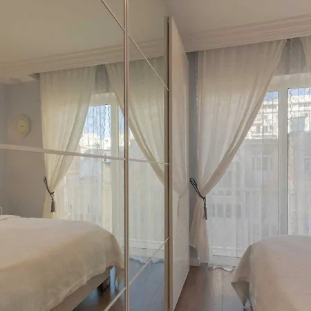 My Sanctuary: Incl Breakfast, Own Bathroom & Cats منزل للإقامة Gzira