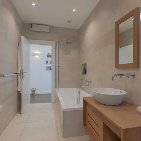 منزل للإقامة My Sanctuary: Incl Breakfast, Own Bathroom & Cats Gzira