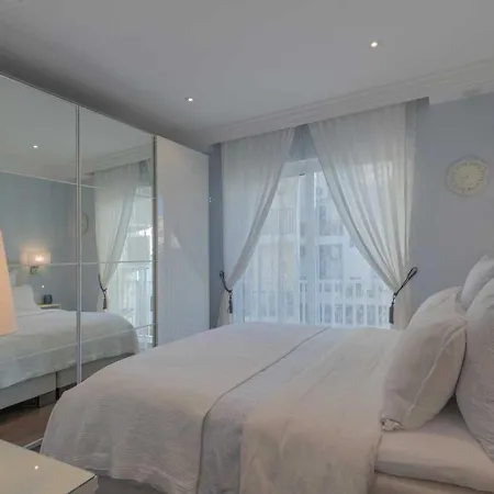 My Sanctuary: Incl Breakfast, Own Bathroom & Cats منزل للإقامة Gzira